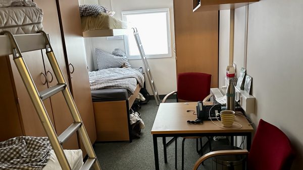 Ihr Zimmer teilt sie sich mit mehreren Frauen. Steffi schläft immer unten.