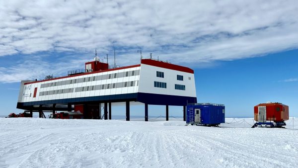 Die Neumayer-Station: Zwischen Oktober und März wird es manchmal voll. Dann müssen einige Forscher in den kleinen Wohncontainern schlafen.