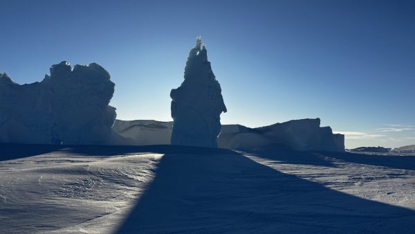 Sieht dieser Eisberg nicht wie ein Pinguin aus?